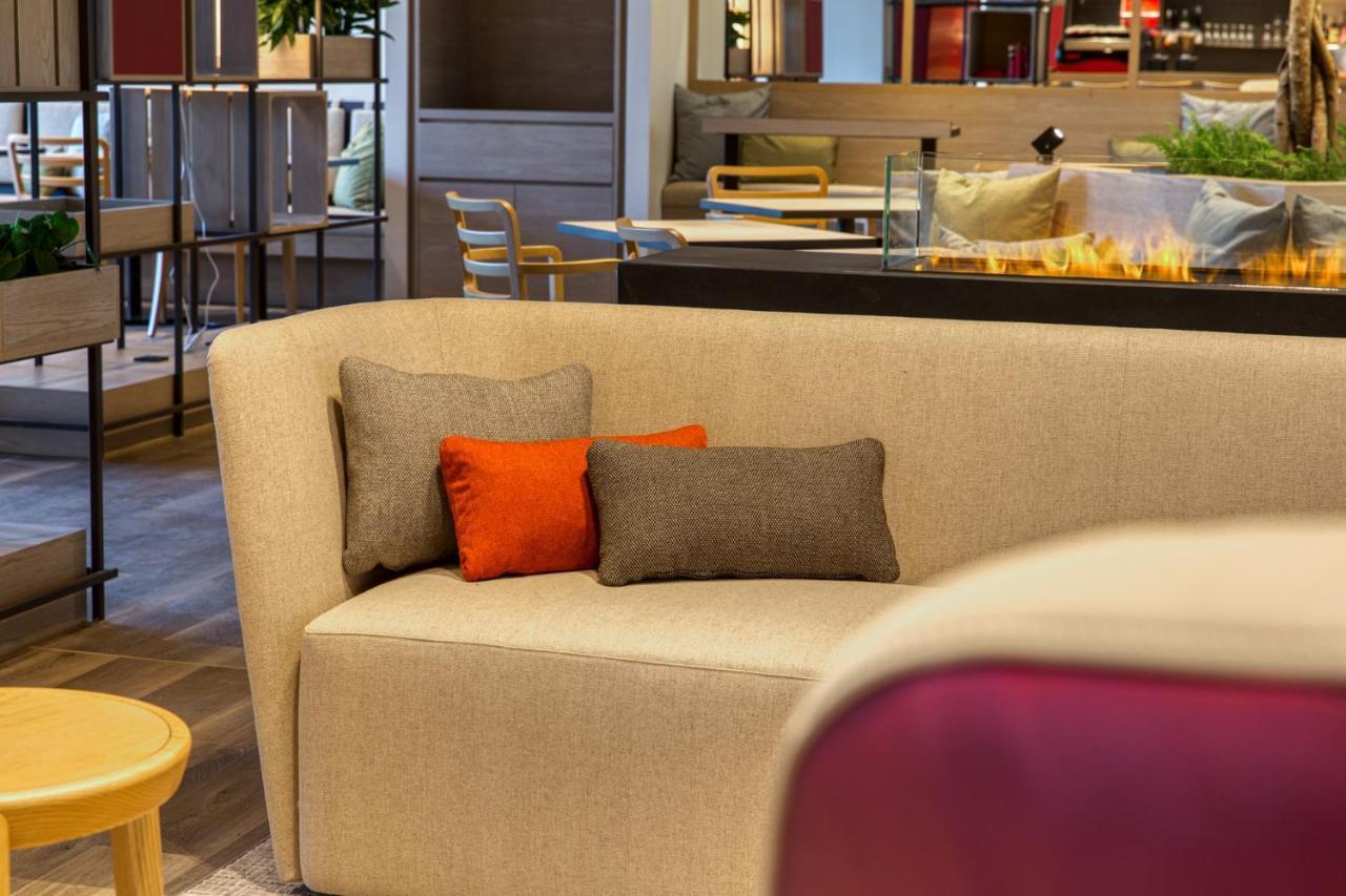 Intercityhotel Berlin Airport Ber Terminal 1 & 2 Schönefeld Extérieur photo "The sofa is a sofa"