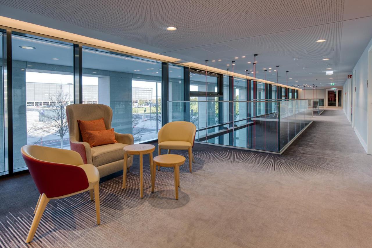 Intercityhotel Berlin Airport Ber Terminal 1 & 2 Schönefeld Extérieur photo The interior of the building