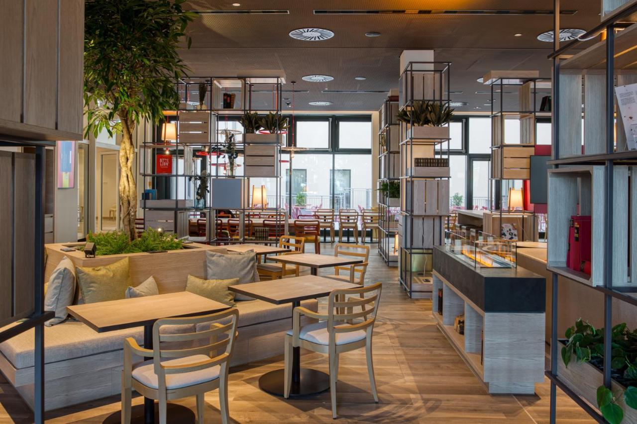 Intercityhotel Berlin Airport Ber Terminal 1 & 2 Schönefeld Extérieur photo Interior of the hotel